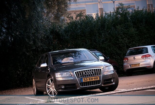 Audi S8 D3