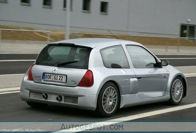 Renault Clio V6