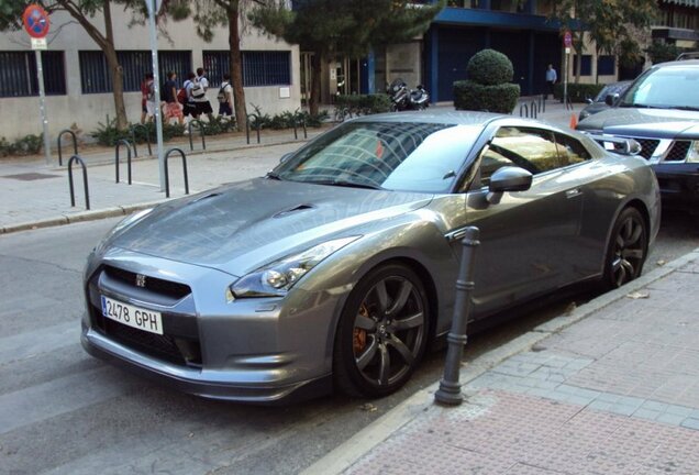 Nissan GT-R