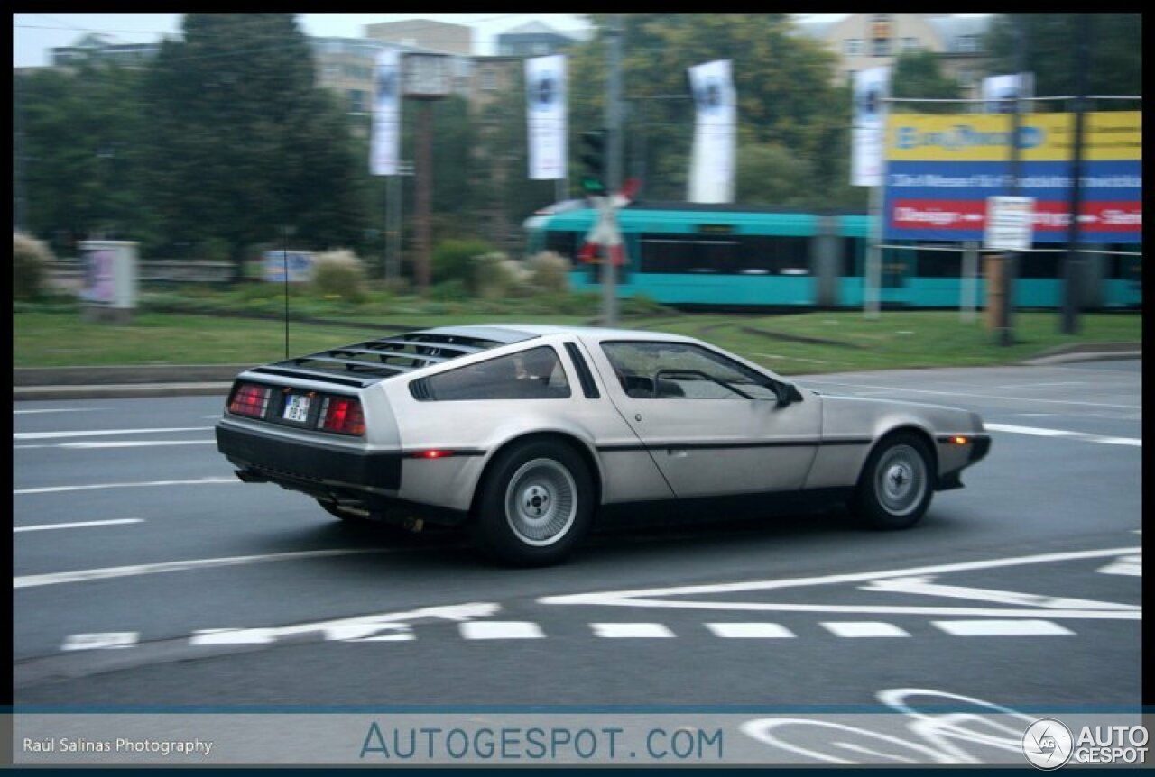 DeLorean DMC-12