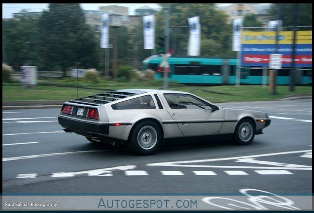 DeLorean DMC-12