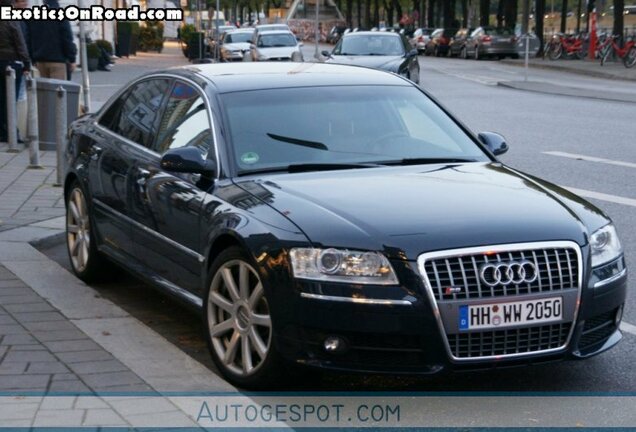 Audi S8 D3