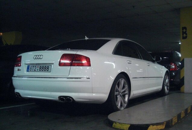 Audi S8 D3