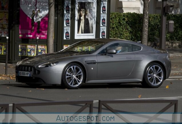 Aston Martin V12 Vantage