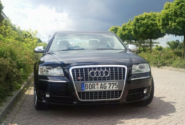 Audi S8 D3