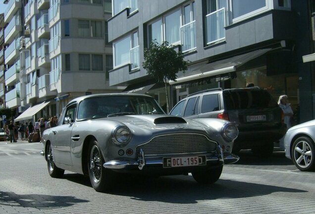 Aston Martin DB4