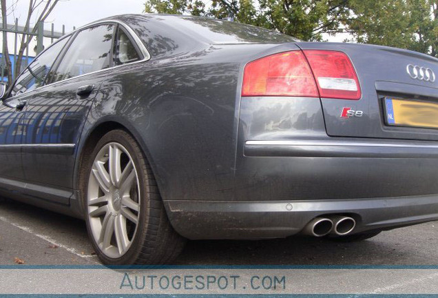 Audi S8 D3