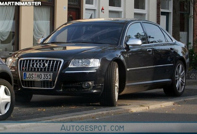 Audi S8 D3