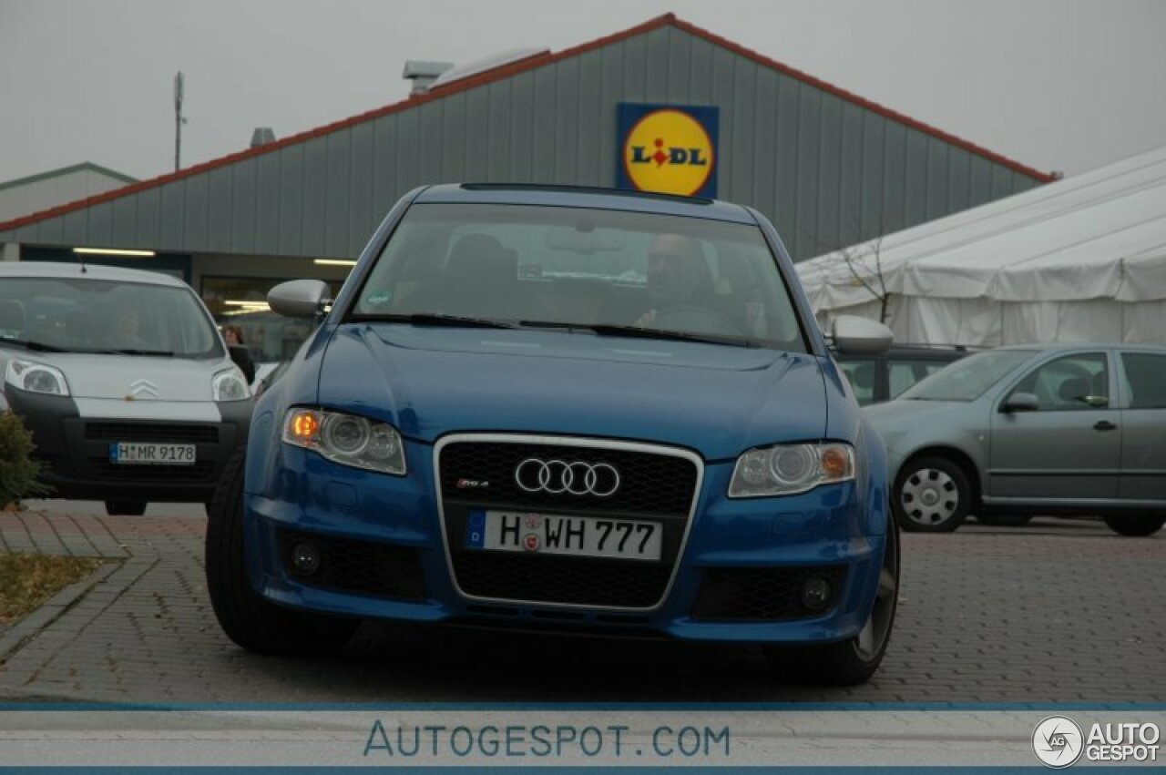 Audi RS4 Sedan