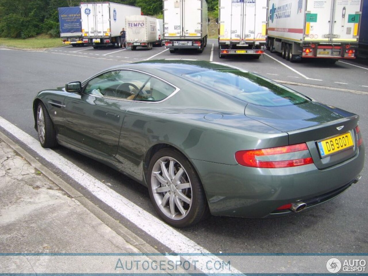 Aston Martin DB9