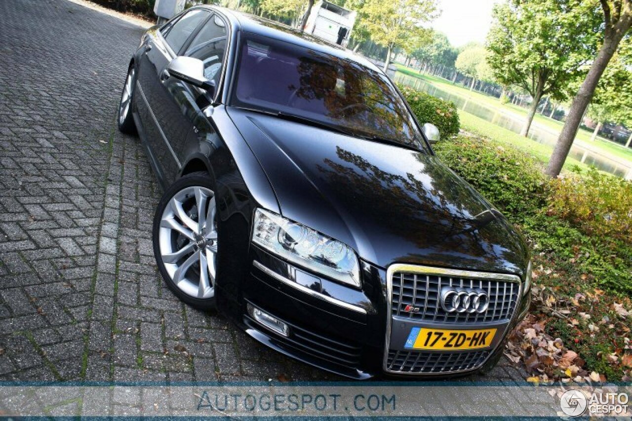 Audi S8 D3