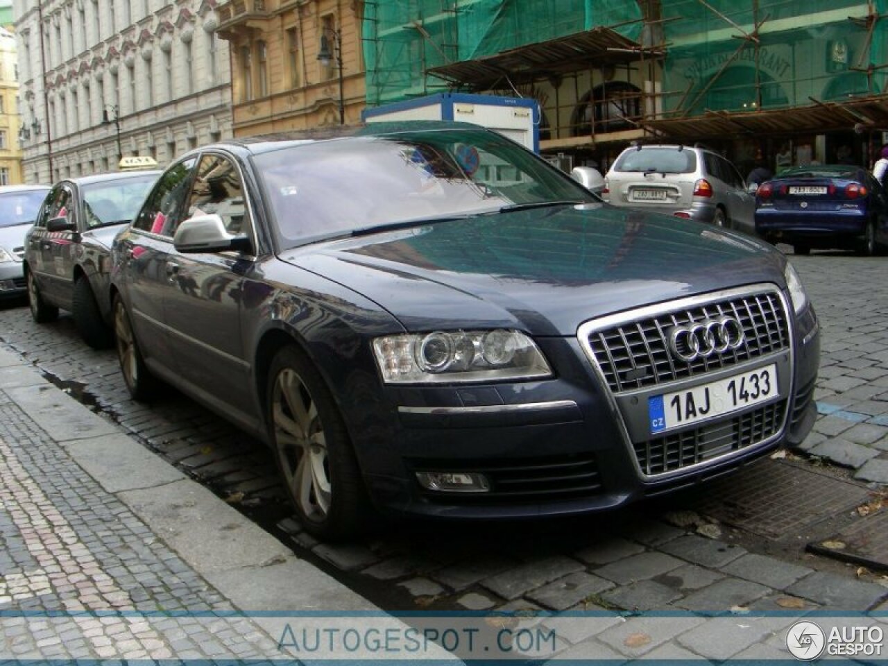 Audi S8 D3