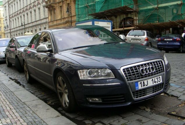 Audi S8 D3