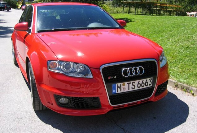 Audi RS4 Sedan