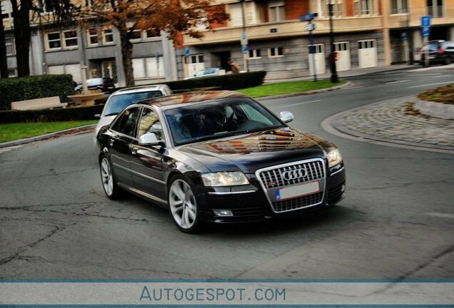 Audi S8 D3