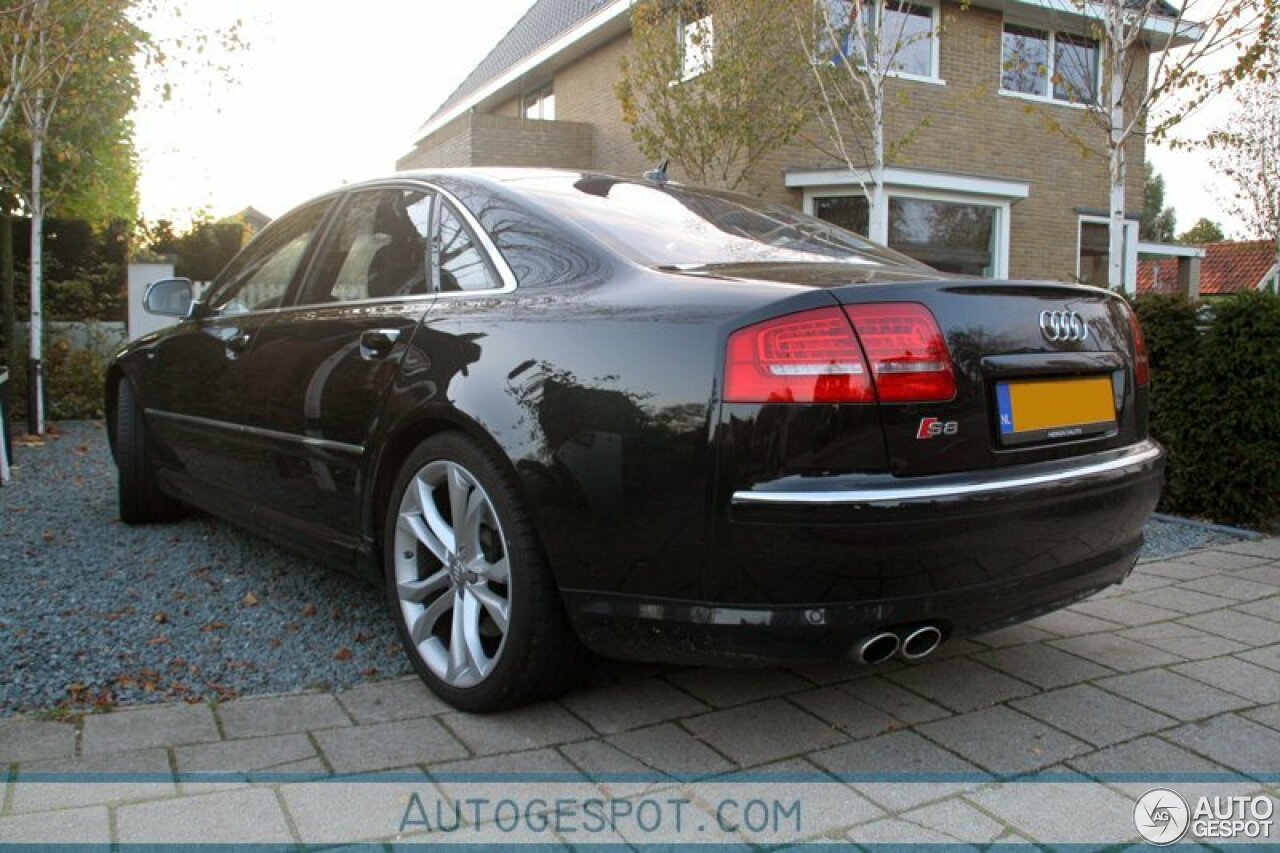 Audi S8 D3