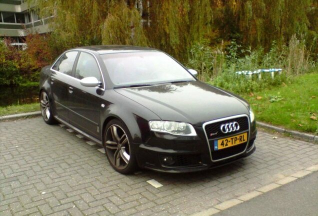 Audi RS4 Sedan