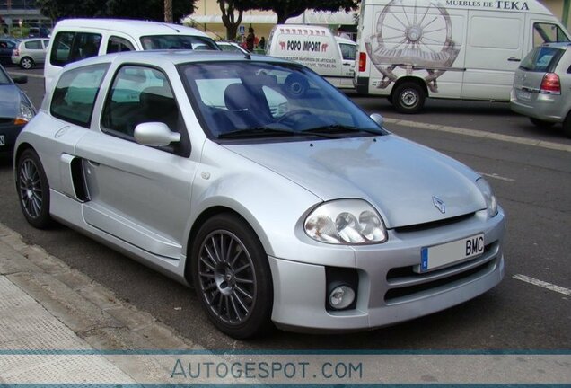 Renault Clio V6