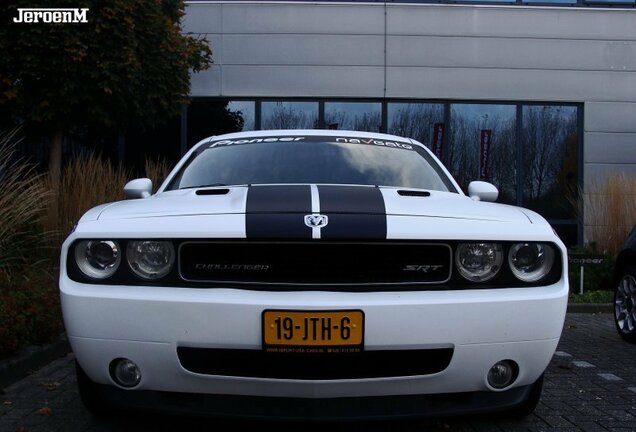 Dodge Challenger SRT-8