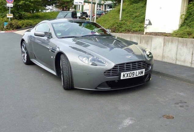 Aston Martin V12 Vantage