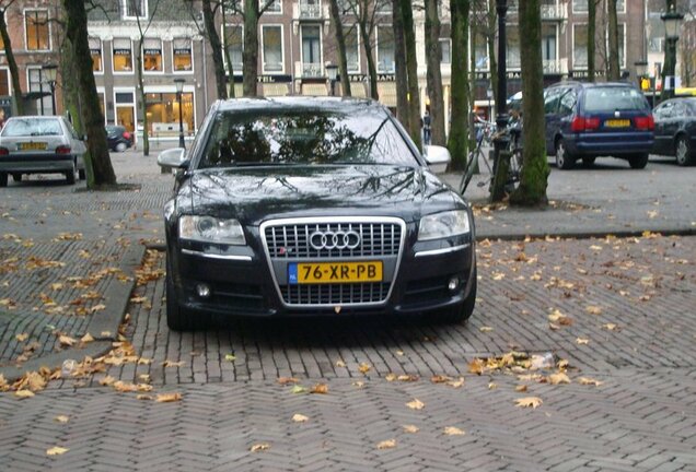 Audi S8 D3