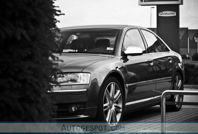 Audi S8 D3