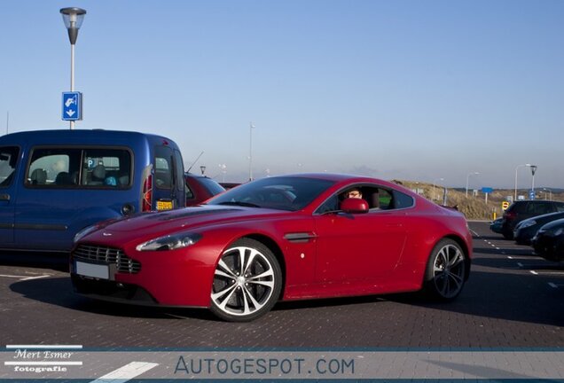 Aston Martin V12 Vantage