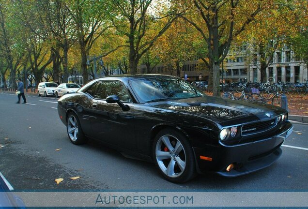 Dodge Challenger SRT-8