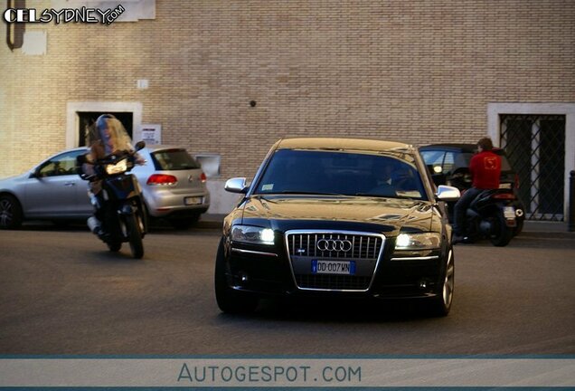 Audi S8 D3