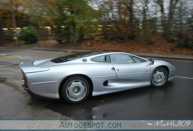 Jaguar XJ220