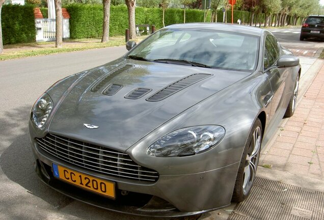 Aston Martin V12 Vantage