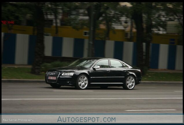 Audi S8 D3