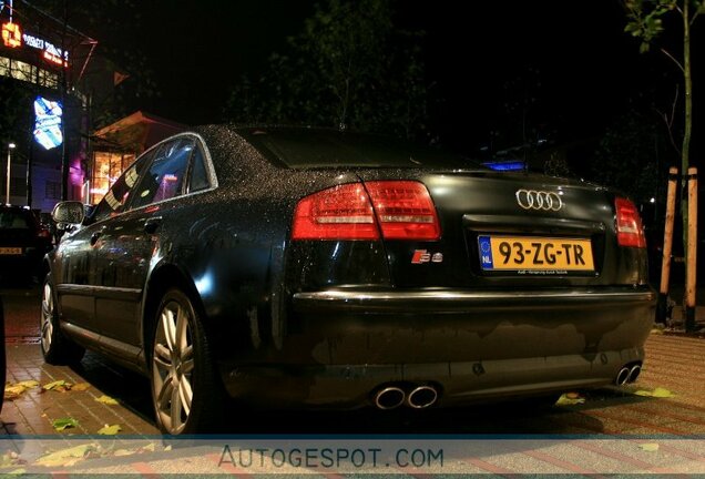 Audi S8 D3