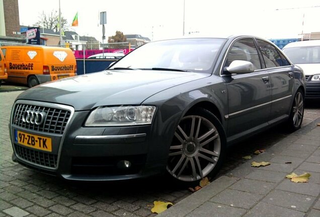 Audi S8 D3