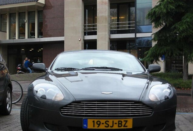 Aston Martin DB9 Volante