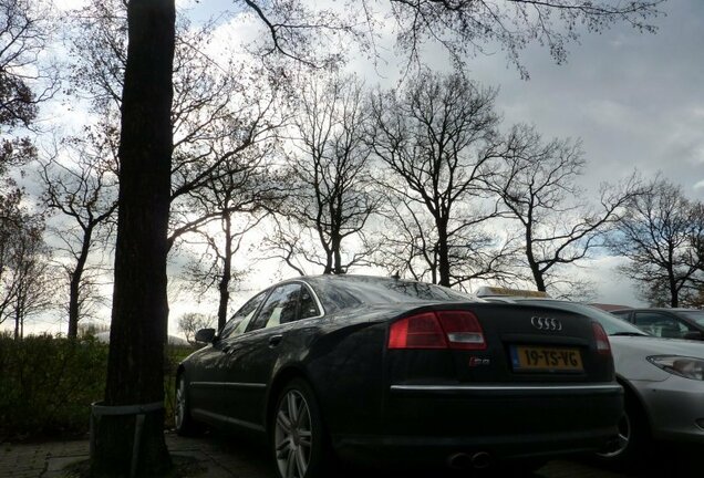 Audi S8 D3