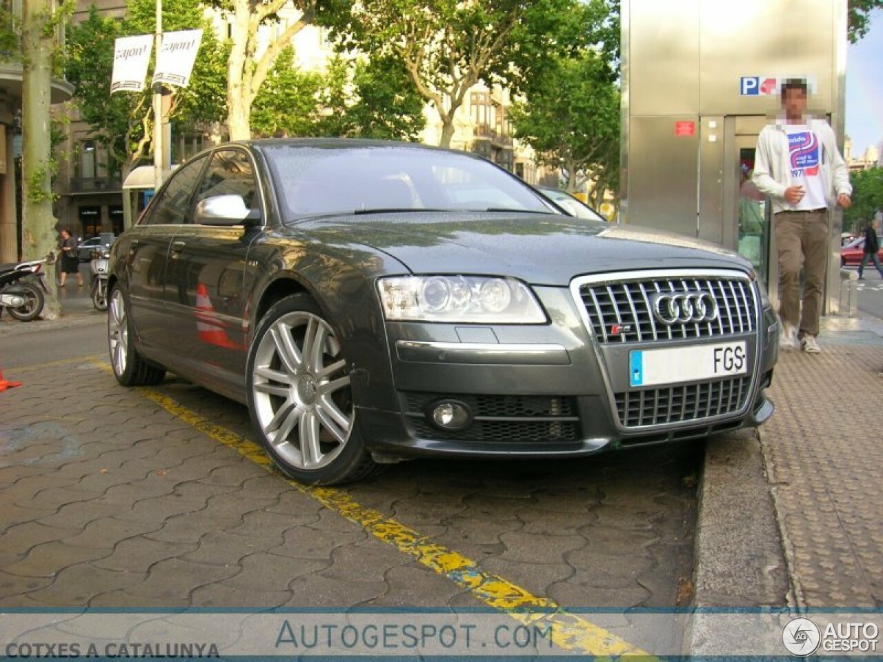 Audi S8 D3