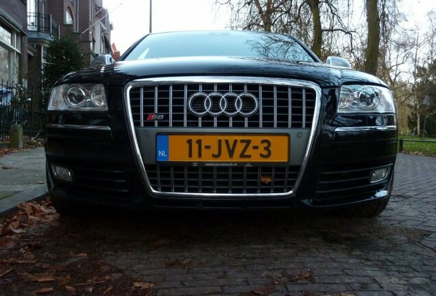 Audi S8 D3