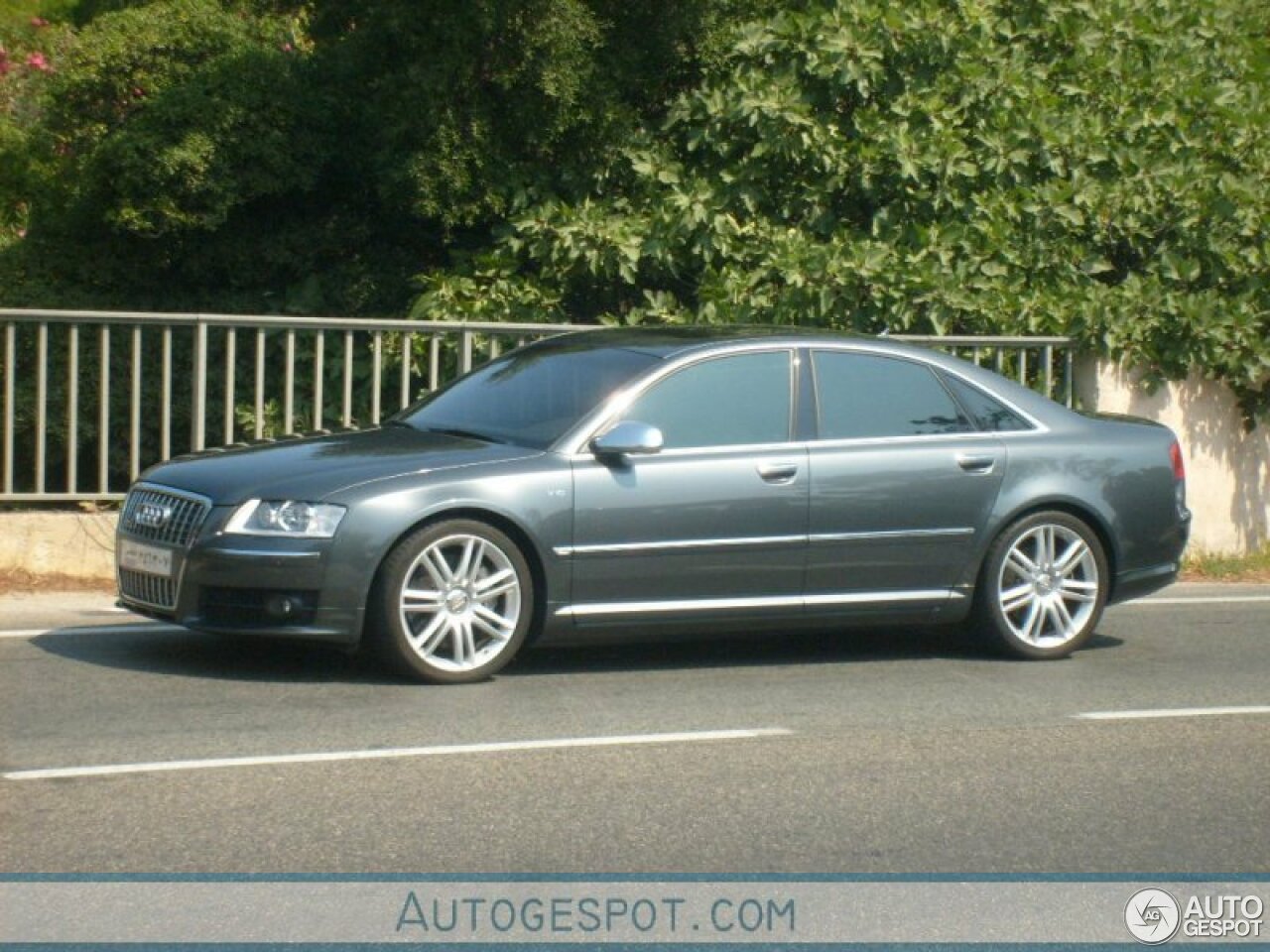 Audi S8 D3