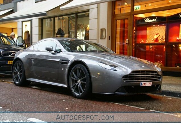 Aston Martin V12 Vantage