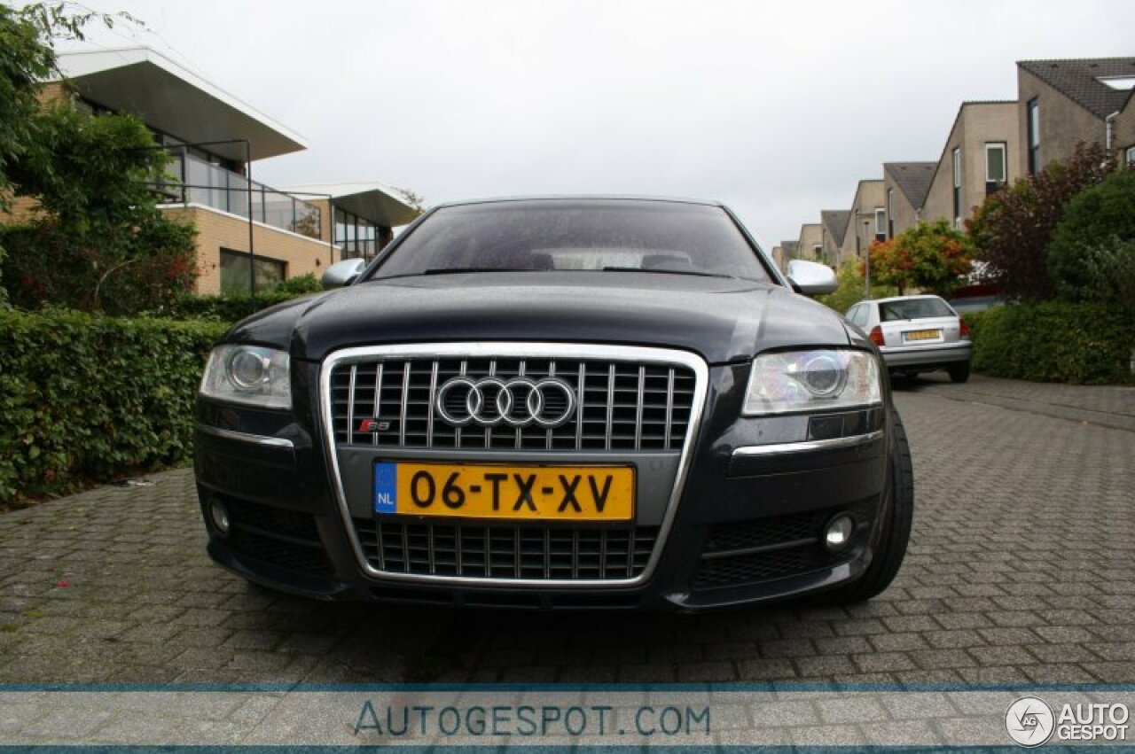 Audi S8 D3