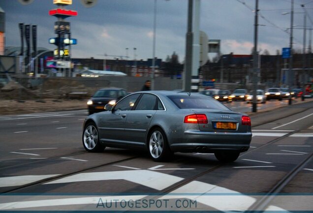 Audi S8 D3