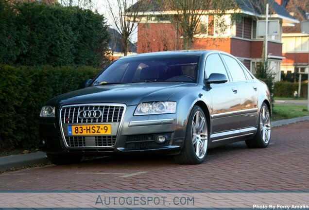 Audi S8 D3