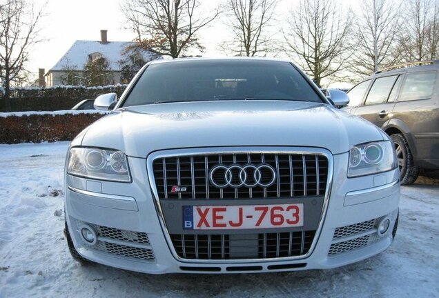 Audi S8 D3