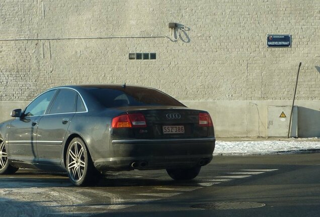 Audi S8 D3