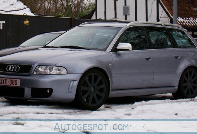 Audi RS4 Avant B5