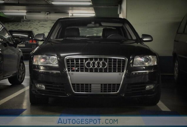 Audi S8 D3