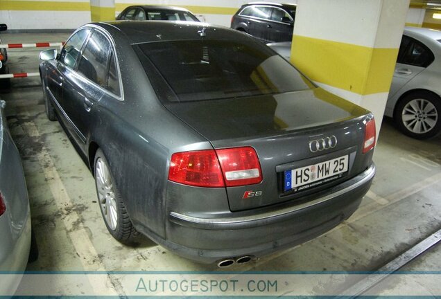 Audi S8 D3