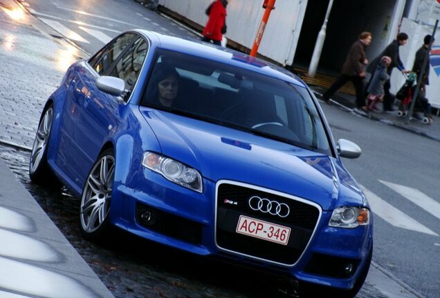 Audi RS4 Sedan