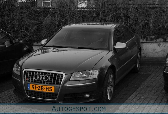 Audi S8 D3